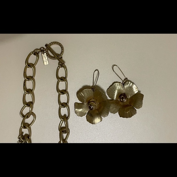 Jessica Simpson Statement Gold Floral Jewelry Set - Picture 5 of 8
